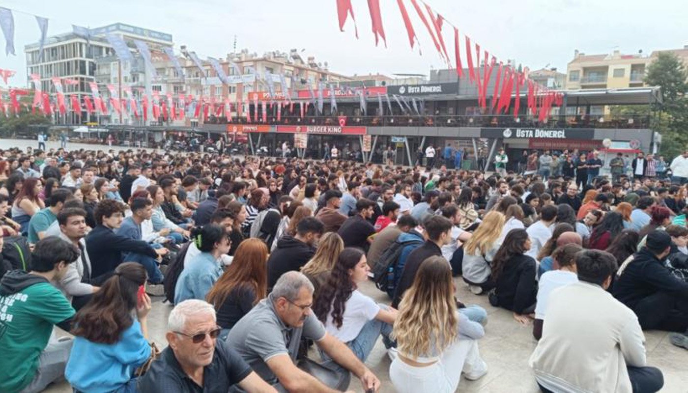 Asansör faciasını protesto eden öğrenciler: “Ölmeye değil okumaya geldik”