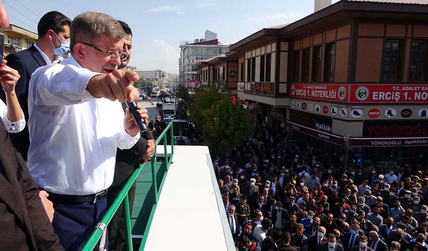 Davutoğlu: “Bir yüzükle yola çıkanlar sizi unuttu..”