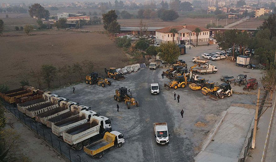 Efeler’de yol çalışmaları aralıksız sürüyor..