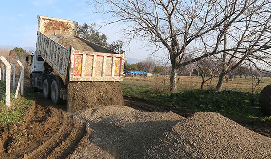 Efeler’in yol ekipleri hız kesmiyor..