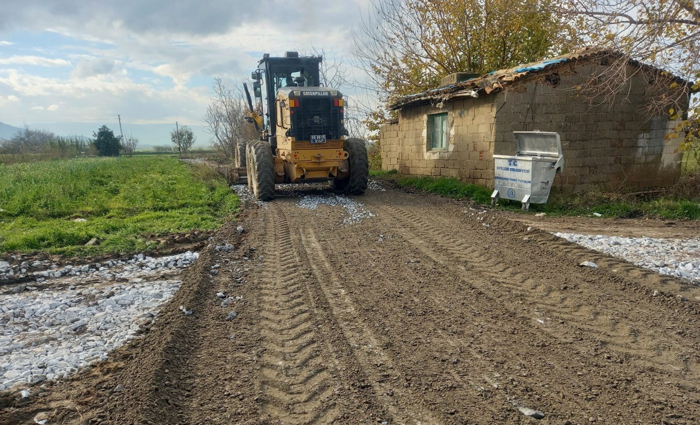 Kırsal Mahallelerin yolları yenileniyor