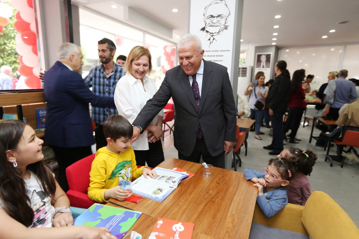 Kitap kafeler Efeler’i bilginin ışığı ile aydınlatıyor