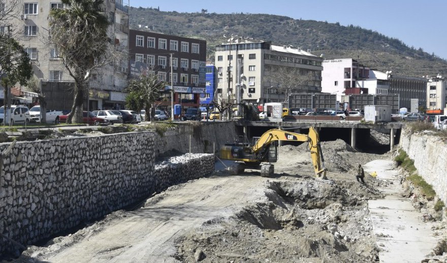 Söke Çayı Islahı sürüyor..